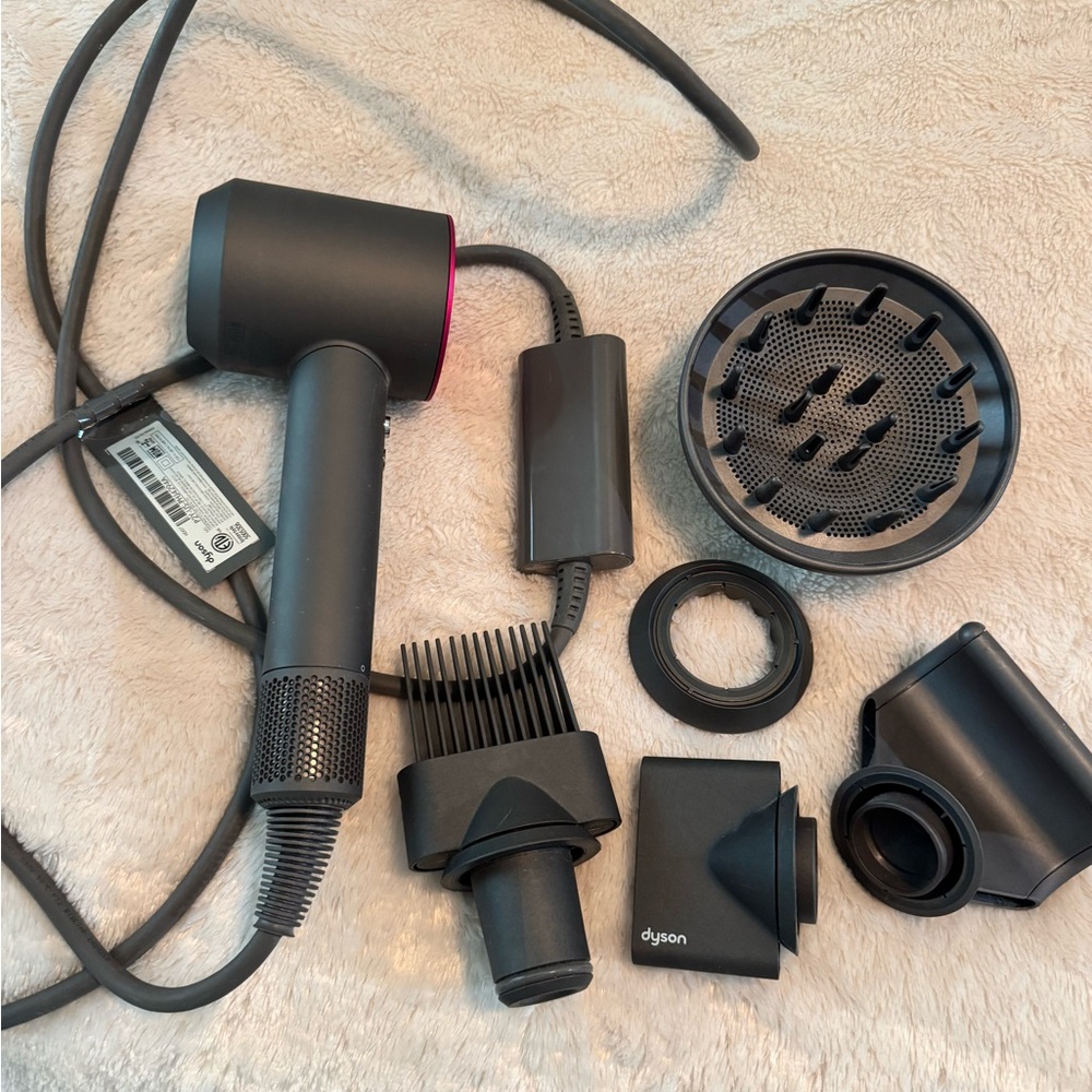 Dyson supersonic hair Dryer with five Attachments.